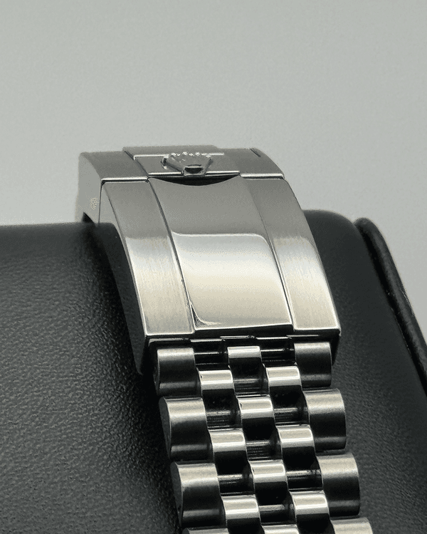 Clasp example photograph